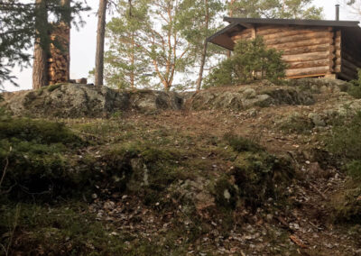 The nearby Dragmanbo lake has a rest area.