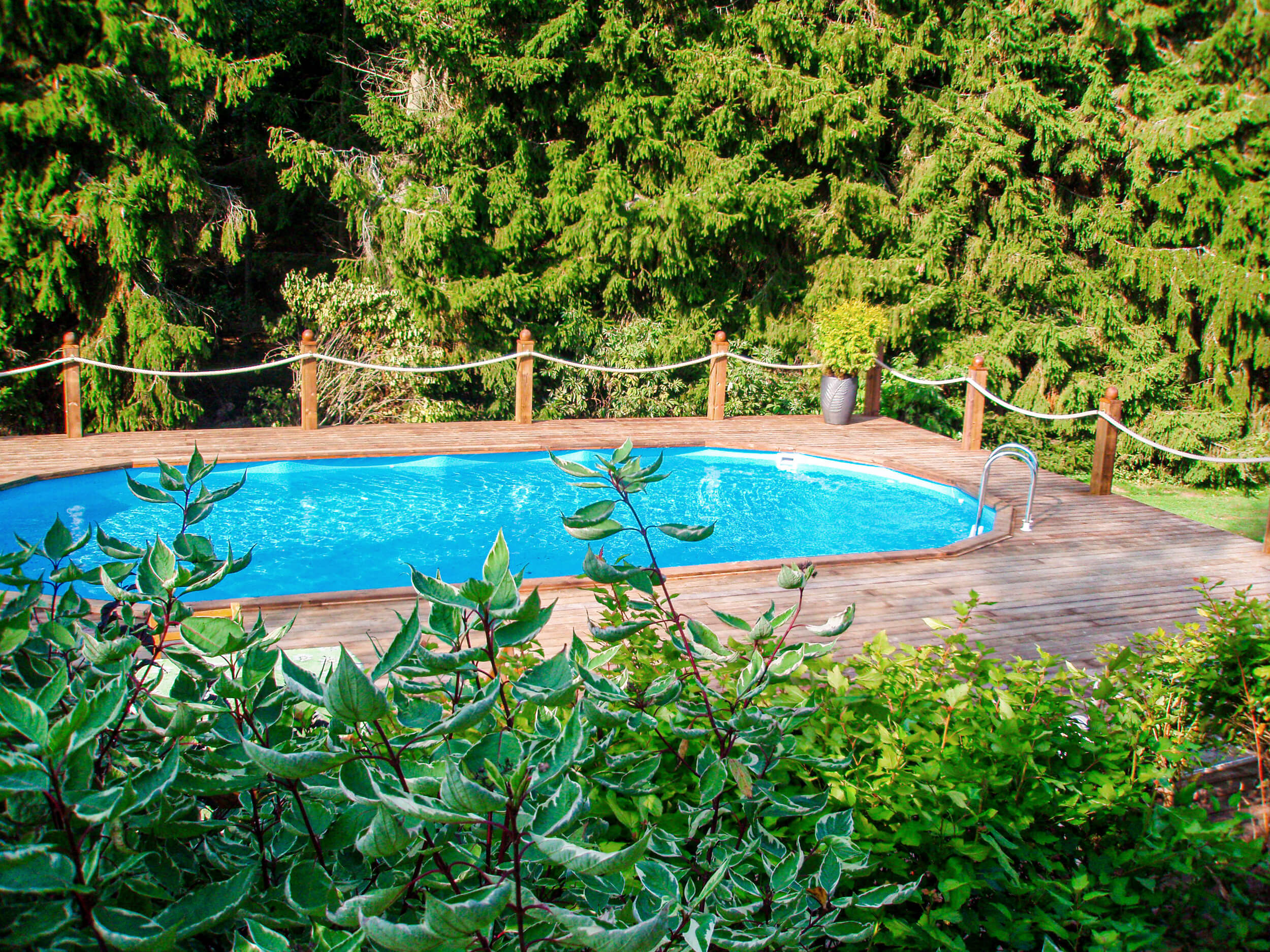 Rosenberg farm & cottages - pool in greenery